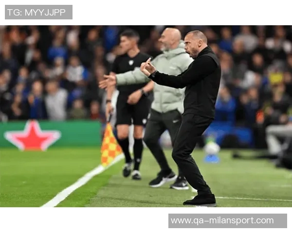 阿贾克斯主帅海廷加因欧冠全败及荷甲低迷表现被解职